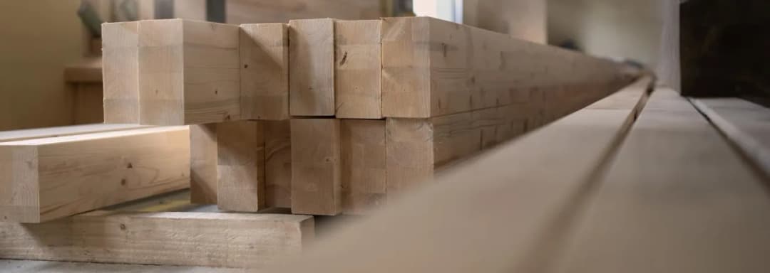 Ile kosztuje drewno konstrukcyjne? Sprawdź ceny i czynniki wpływające na koszt