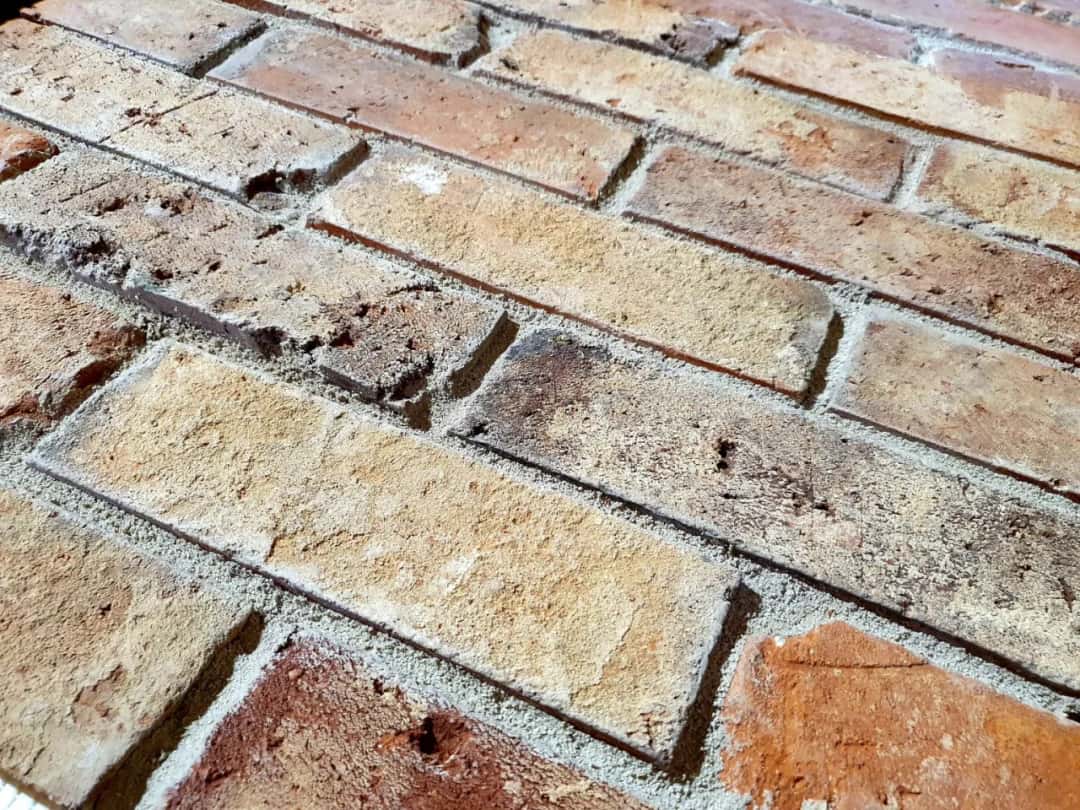 Jak zrobić taras z cegły rozbiórkowej - uniknij typowych błędów