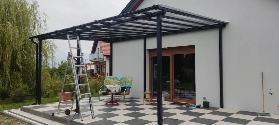 Ile kosztuje zadaszenie tarasu z poliwęglanu? Sprawdź ceny i opcje