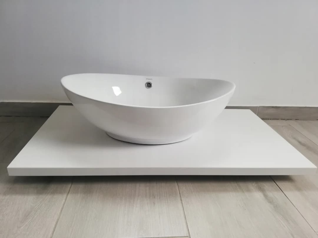 Blat łazienkowy konglomerat: trwałość i elegancja bez kompromisów