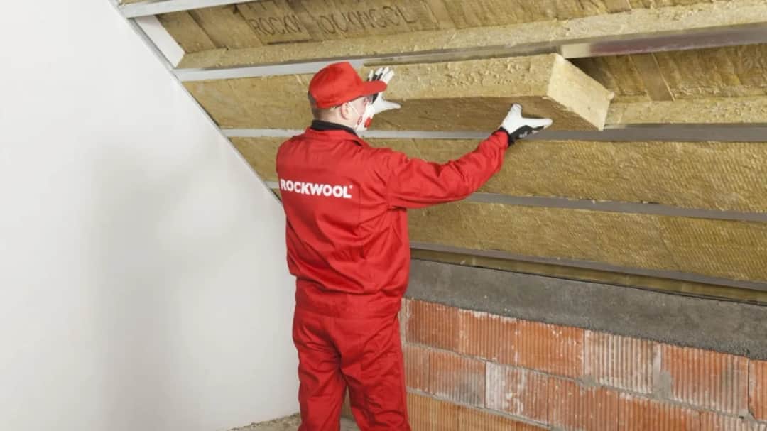 Jak ocieplić dach skutecznie i tanio, unikając najczęstszych błędów