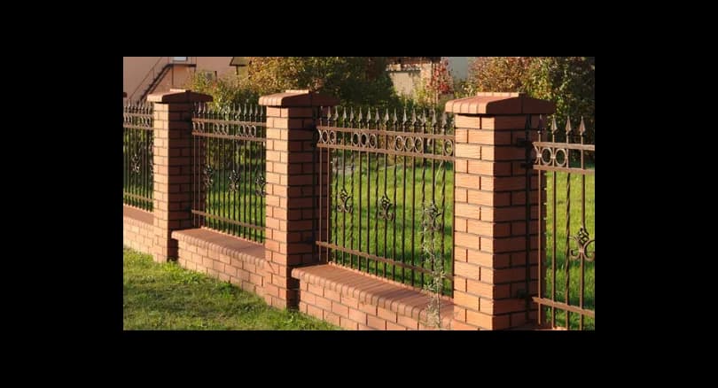 Ile cegieł na słupek ogrodzeniowy? Oblicz dokładnie potrzebną ilość