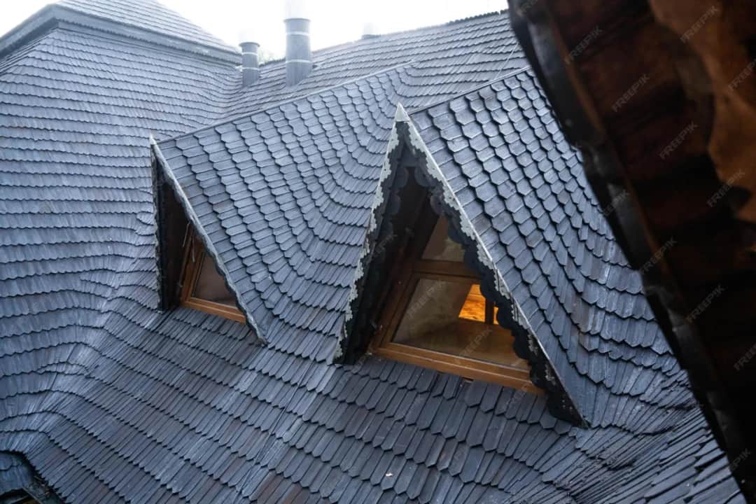 Gont na dach: Jak wybrać najlepsze pokrycie, by uniknąć problemów