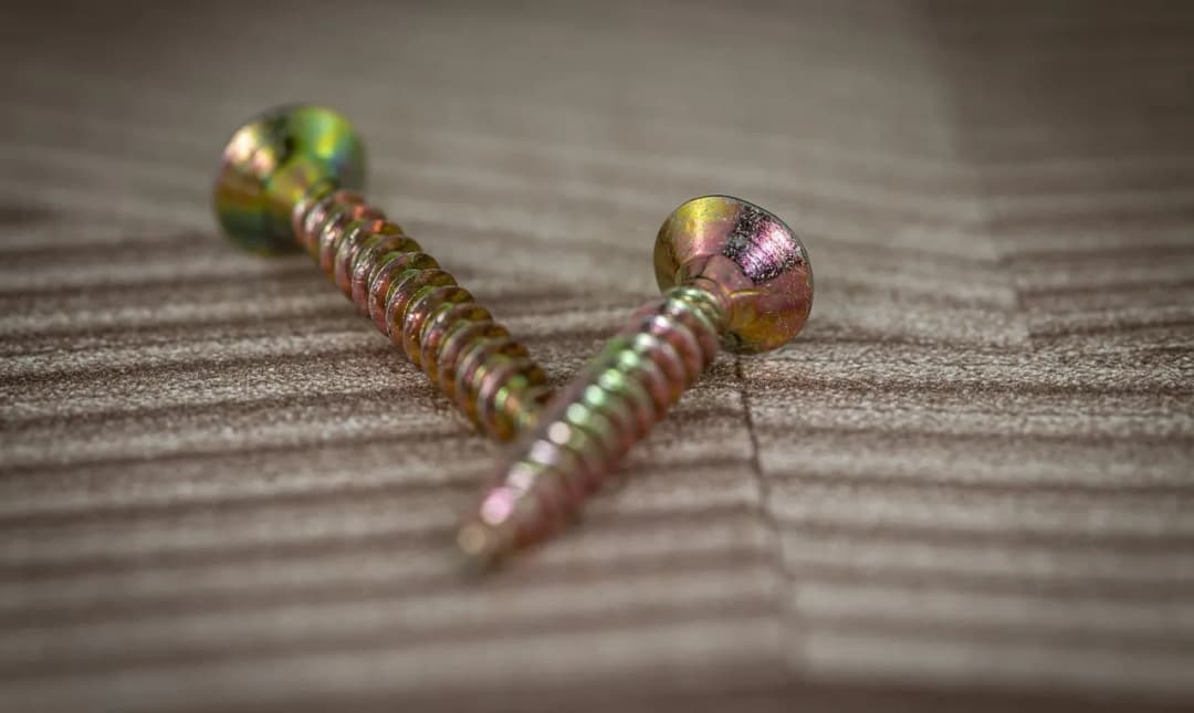 Jakie wkręty do łat i kontrłat wybrać, aby uniknąć problemów?