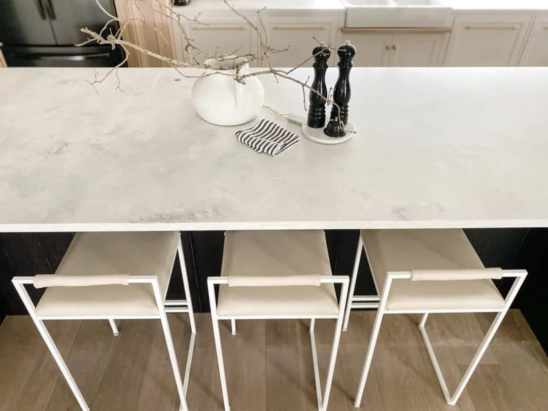 Ceny konglomeratu kwarcowego Calacatta – co warto wiedzieć przed zakupem