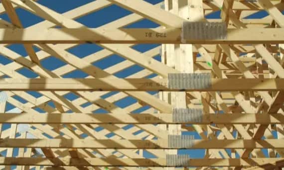 Jakie drewno na konstrukcje szkieletowe - wybierz najlepsze materiały