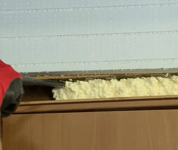 Ile pianki do montażu drzwi? Sprawdź, aby uniknąć błędów