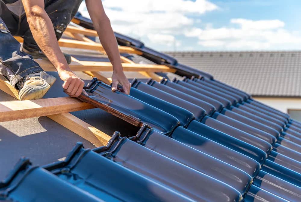 Ile sztuk dachówki na m2? Sprawdź, by uniknąć zbędnych kosztów