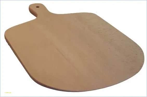 Łopata do pizzy drewniana czy metalowa – co wybrać, aby nie żałować?