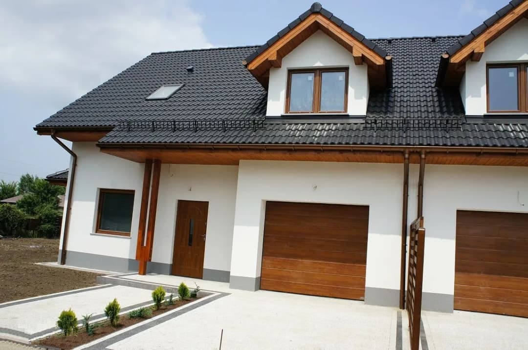 Jakie kolory elewacji najlepiej pasują do grafitowego dachu i okien złoty dąb