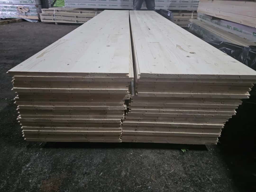 Jakie deski na deskowanie dachu wybrać, aby uniknąć kosztownych błędów?