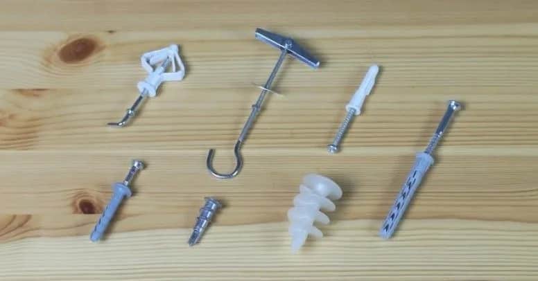 Jakie kołki do szyny sufitowej wybrać, by uniknąć problemów?