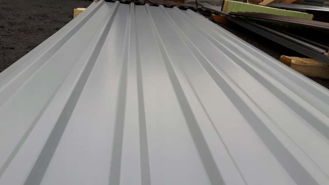 Blacha falista na dach – trwałość, ceny i porady montażowe