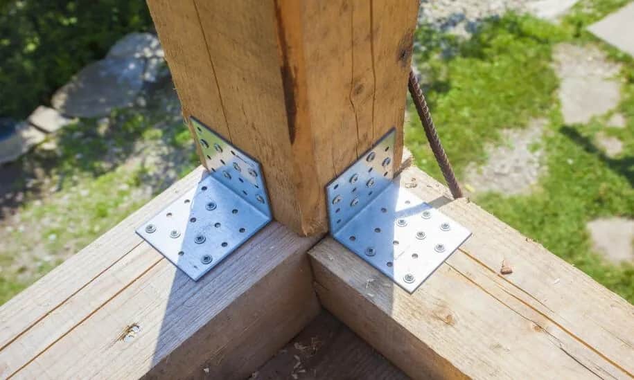 Jak łączyć konstrukcje drewniane: sprawdzone metody i techniki łączenia