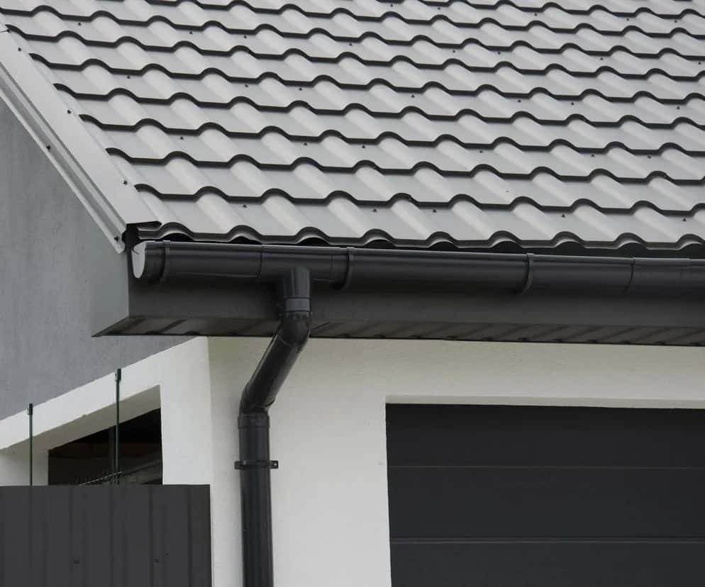 Dach antracyt – elegancki wybór, który unika blaknięcia i brudu