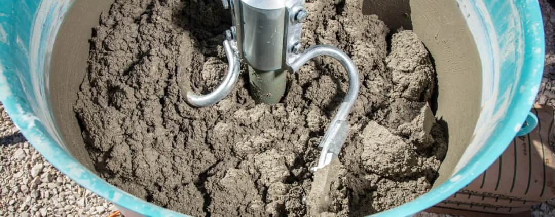 Beton ile łopat piasku na worek cementu - uniknij błędów w mieszaniu